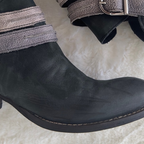 Rebel Calista Charcoal/Black Distressed Leather Ankle Bootie Sz 8 Buckle Western - Picture 11 of 11